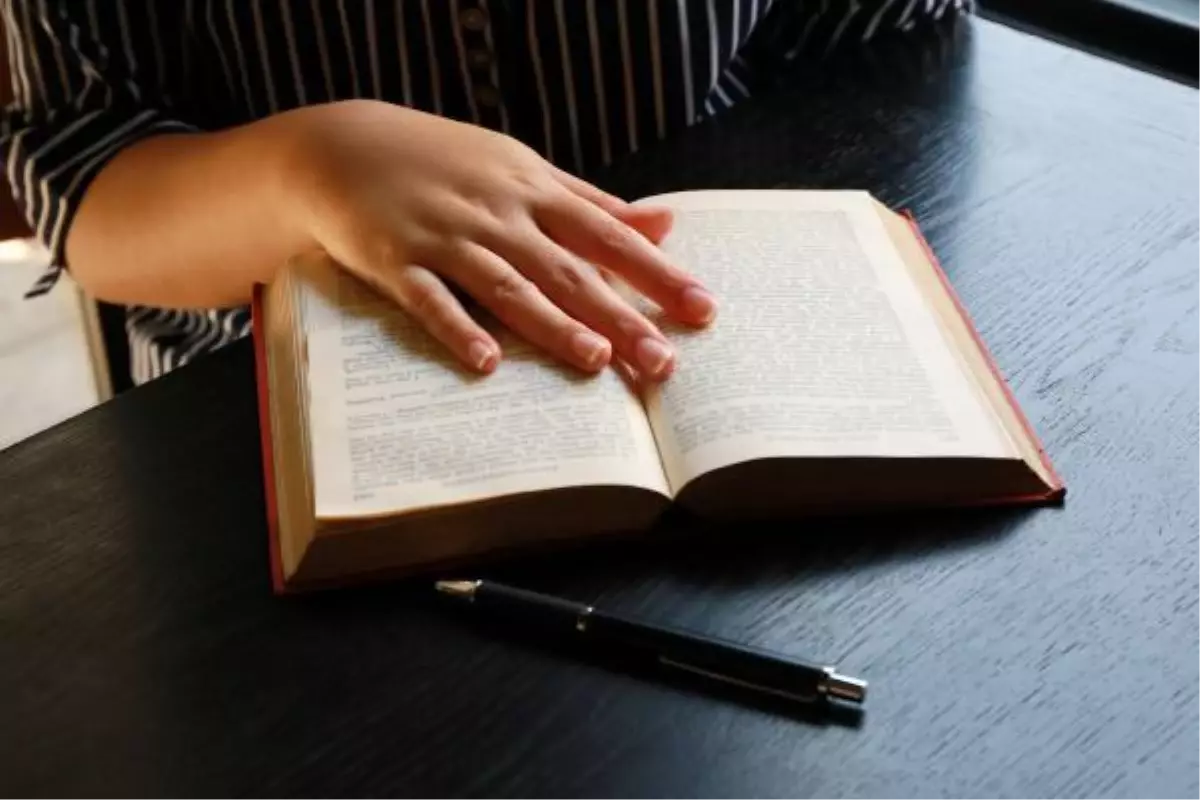 Pandemi nedeniyle 3 kişiden 1'i daha çok kitap okumaya başladı