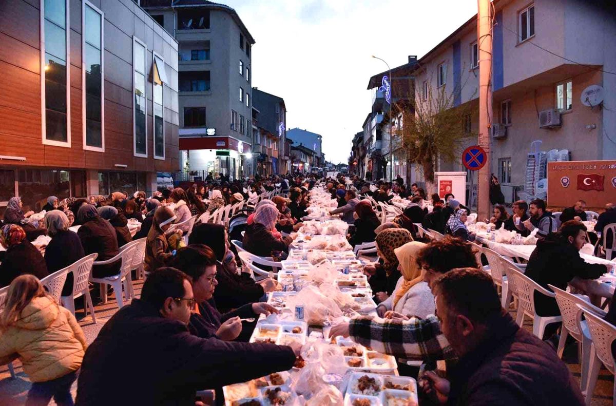 Pazaryeri\'nde 4 bin vatandaş birlikte iftar açmanın mutluluğunu yaşadı