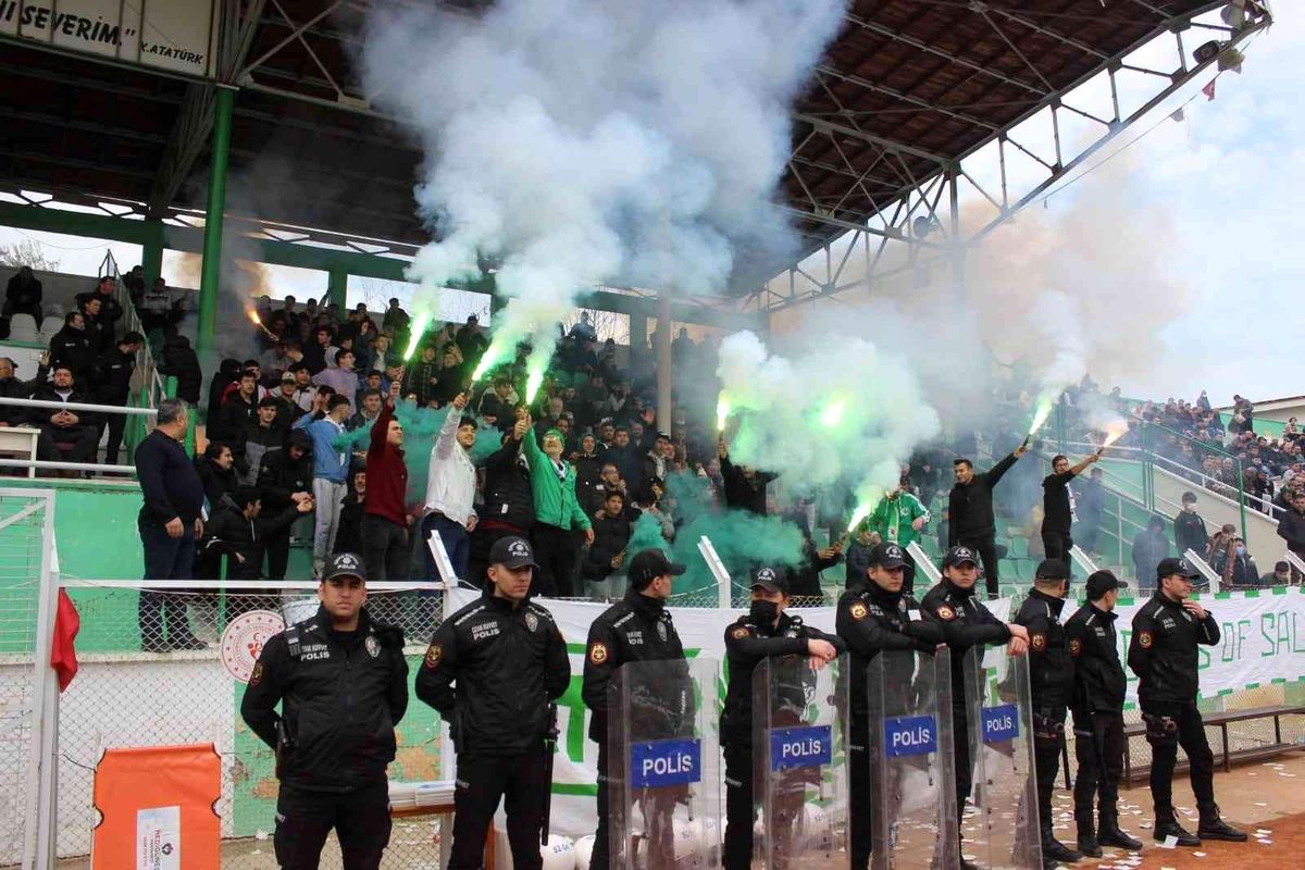 Salihli\'de taraftardan çağrı