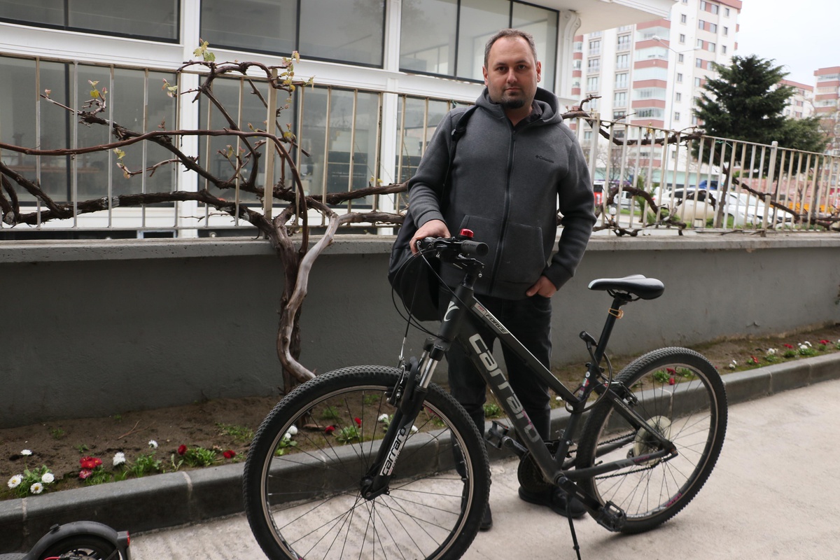 Samsun\'da okulun önünden bisiklet çalan "takım elbiseli" hırsıza adli kontrol