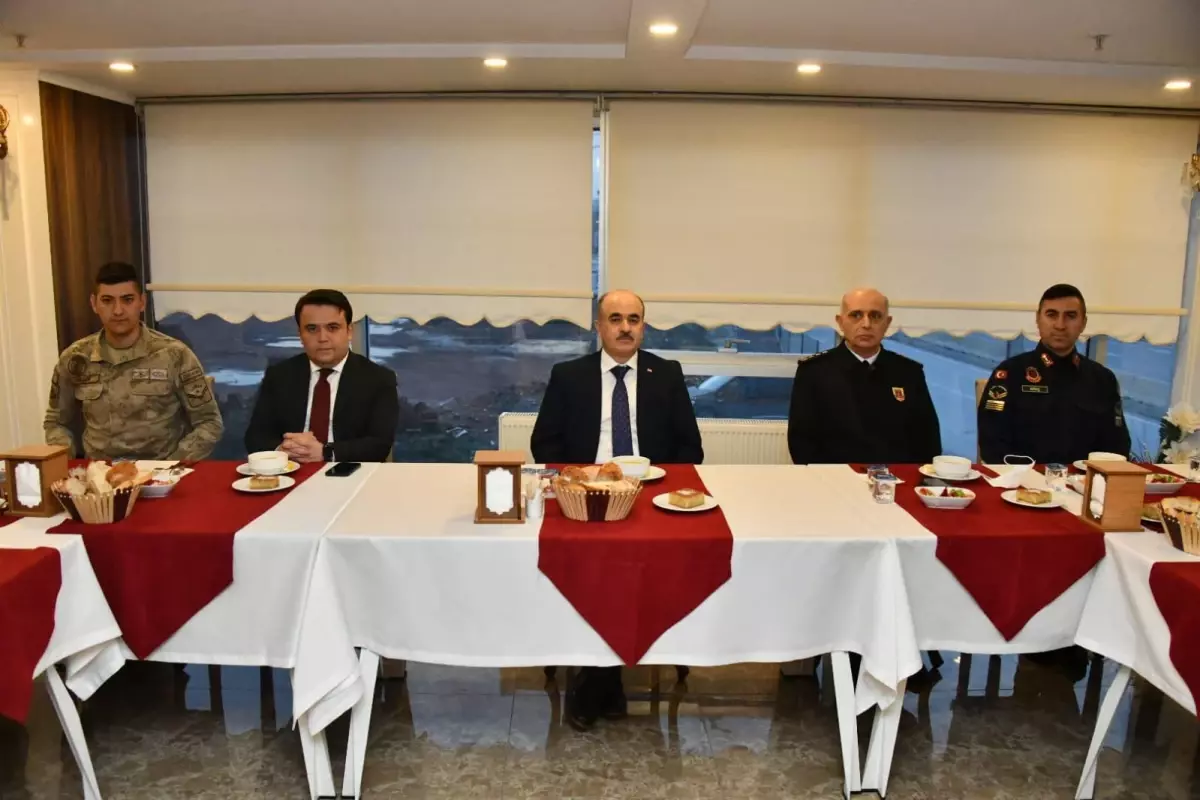 Son dakika haberleri! Samsun Valisi Dağlı, jandarma komandolarla iftarda buluştu