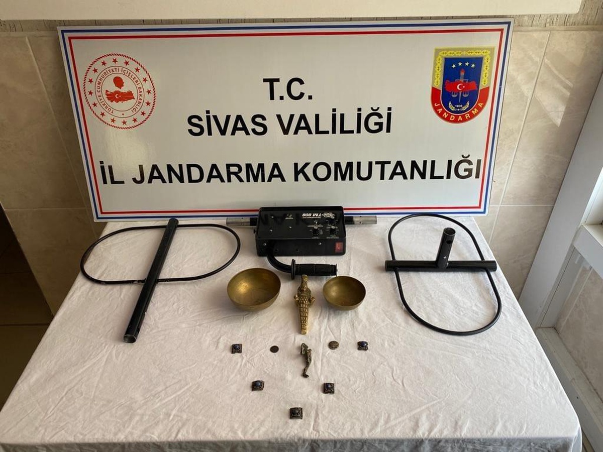 Son dakika haber! Sivas\'ta tarihi eser operasyonunda 4 zanlı yakalandı
