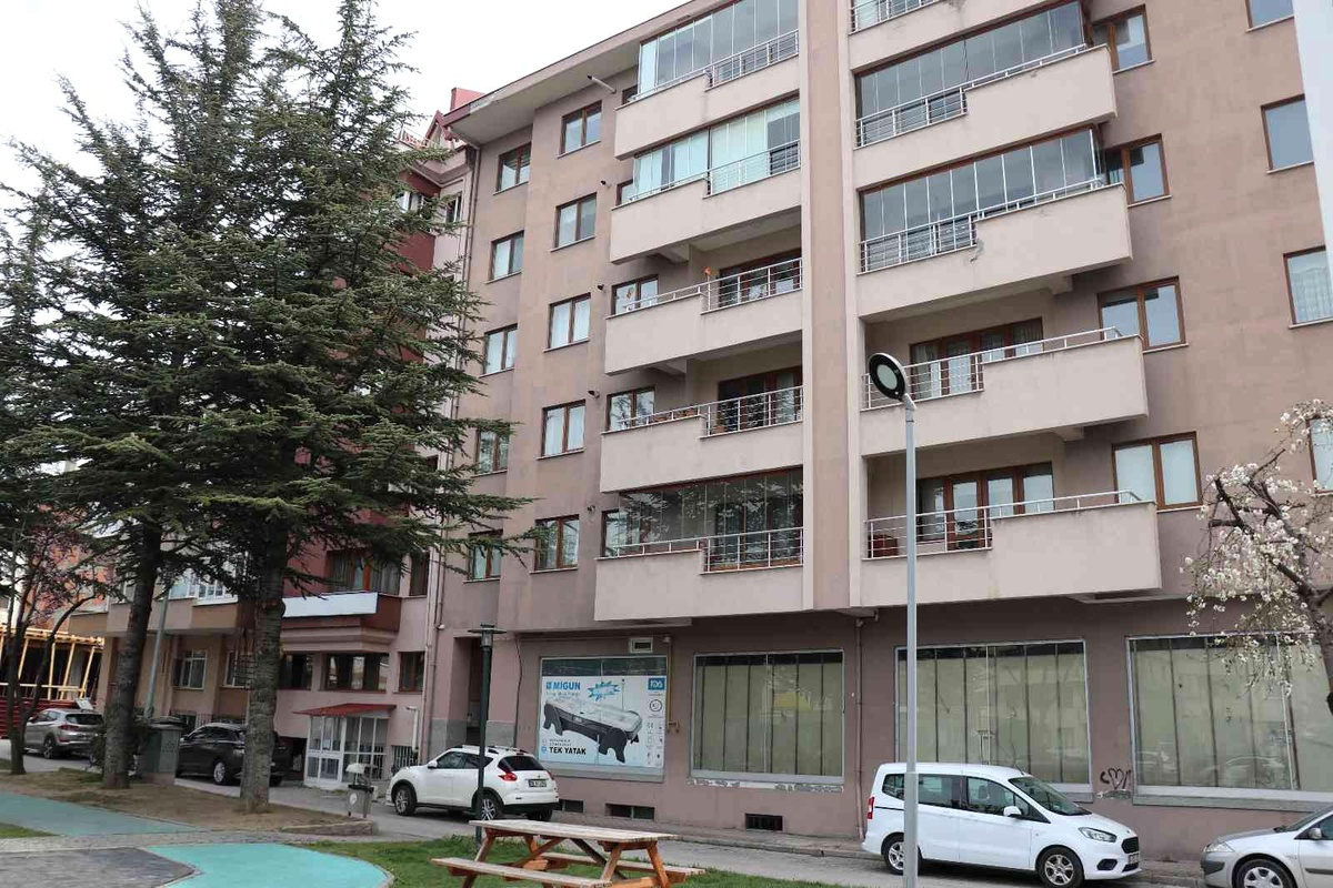 Tartıştığı karısını defalarca bıçaklayarak öldürdü