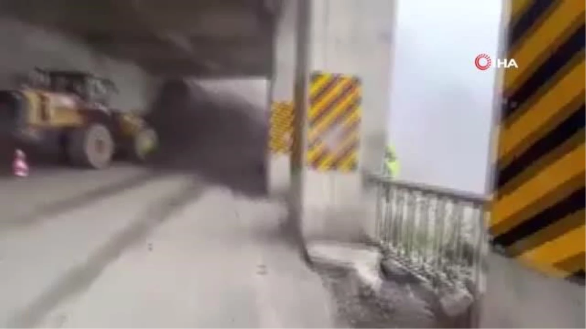 Tayvan\'da toprak kayması sonucu tünel girişi kapandıToprak kayması saniye saniye görüntülendi
