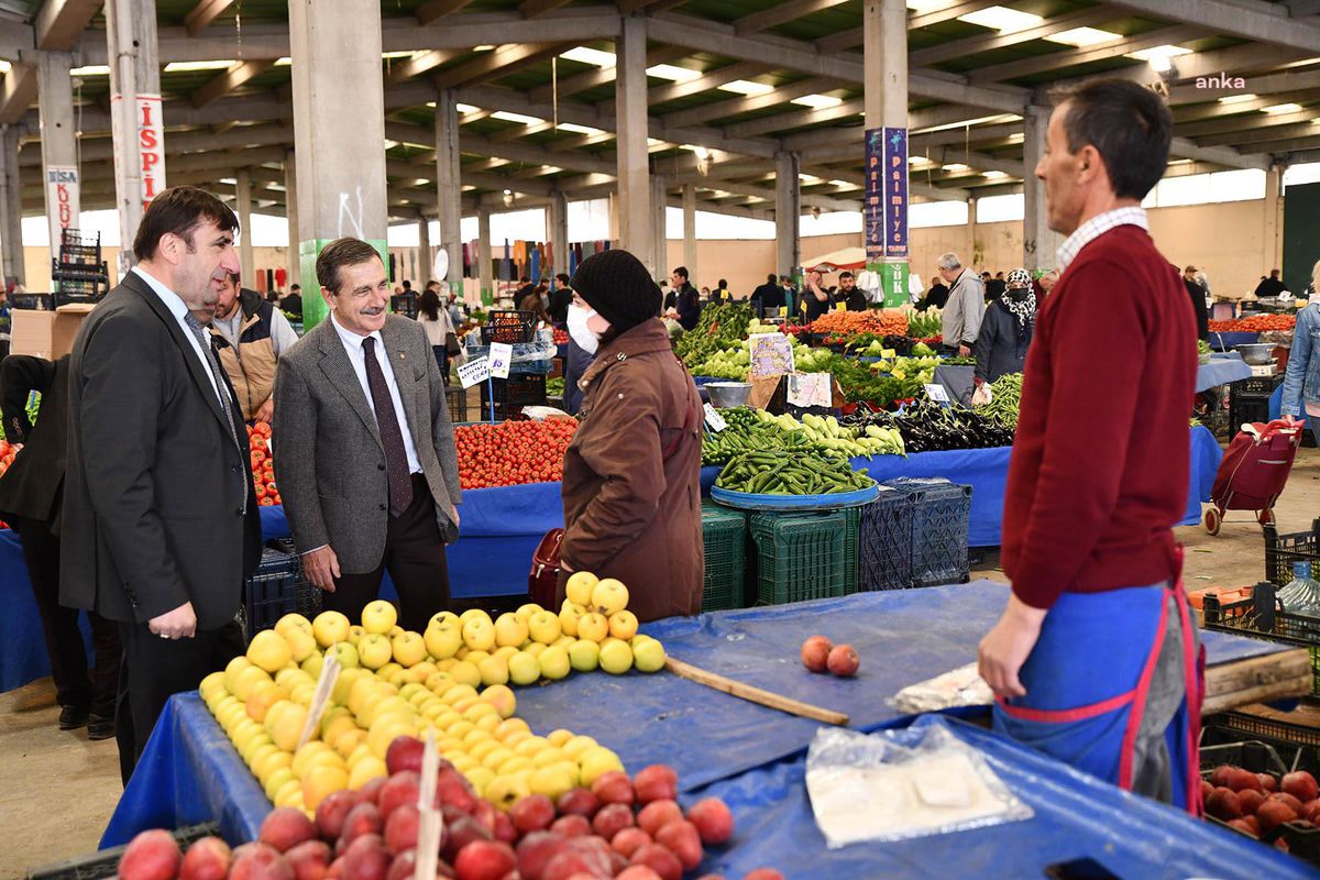 Tepebaşı Belediye Başkanı Ataç\'tan Uluönder Kapalı Pazaryeri\'ne Ziyaret