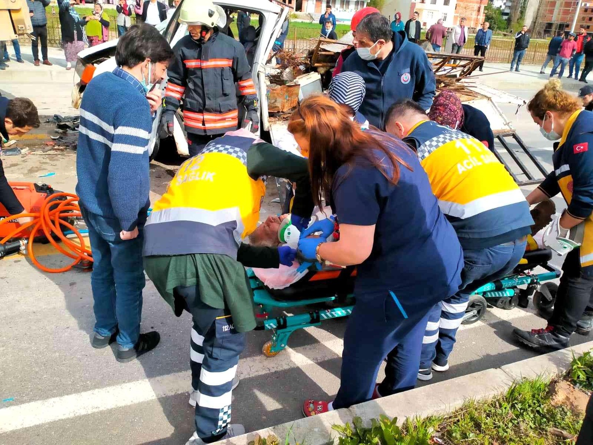 Trabzon\'da trafik kazası: 1 ölü, 1 yaralı