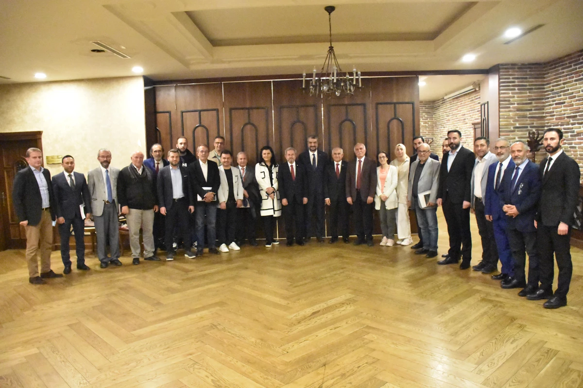 Türk Dünyası Parlamenterler Vakfı medya temsilcileriyle iftar programı düzenledi