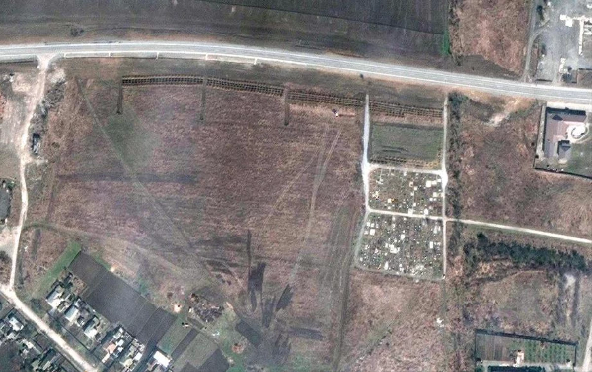Uydu görüntülerine göre Mariupol\'de toplu mezarlar kazıldı