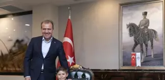 Vahap Seçer'in Koltuğuna Minik Kürşat Alp Oturdu