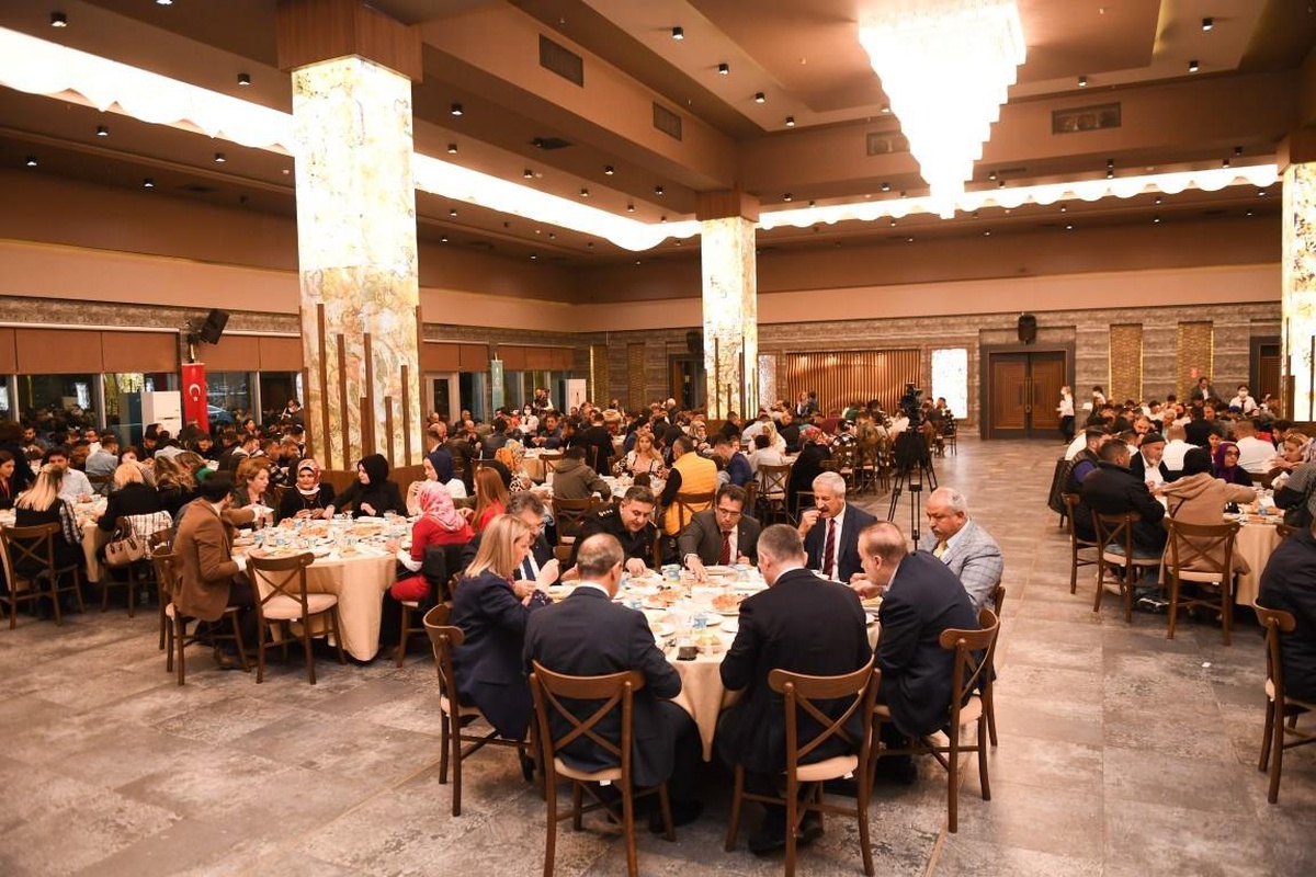 Vali Yavuz güvenlik güçleriyle iftar yaptı