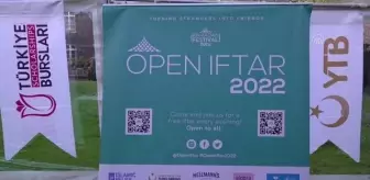 YTB'nin sponsorluğunda İngiltere'deki Westminster Abbey Kilisesi'nde toplu iftar verildi