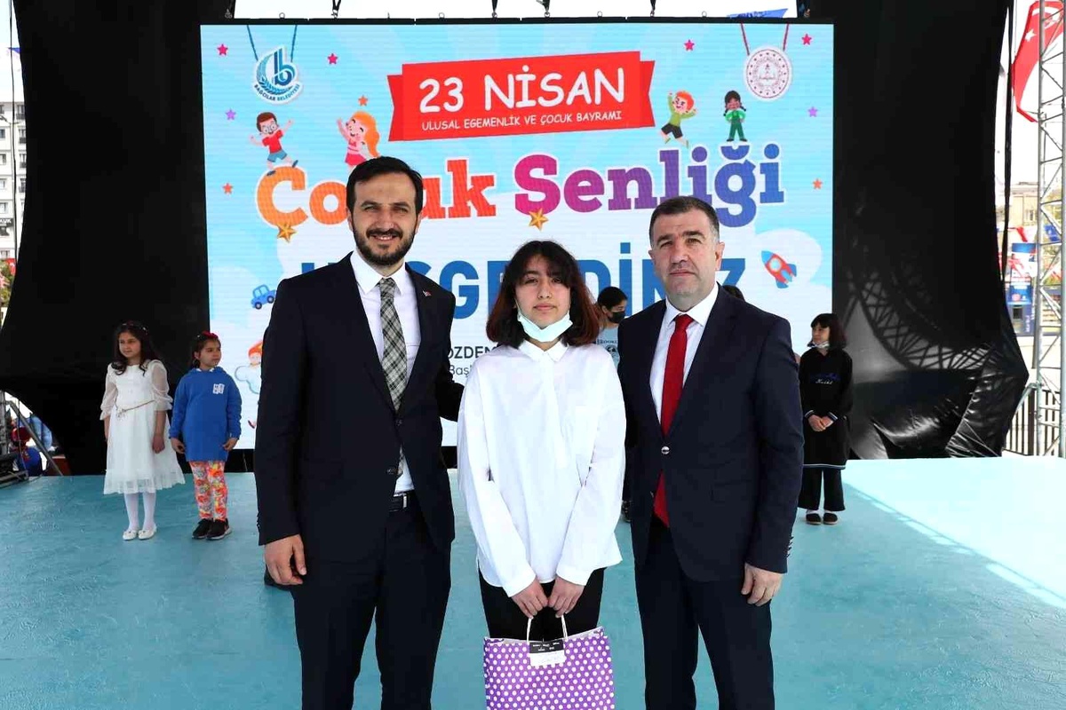 Bağcılar\'da çocuklar için 23 Nisan\'a özel şenlik alanı kuruldu