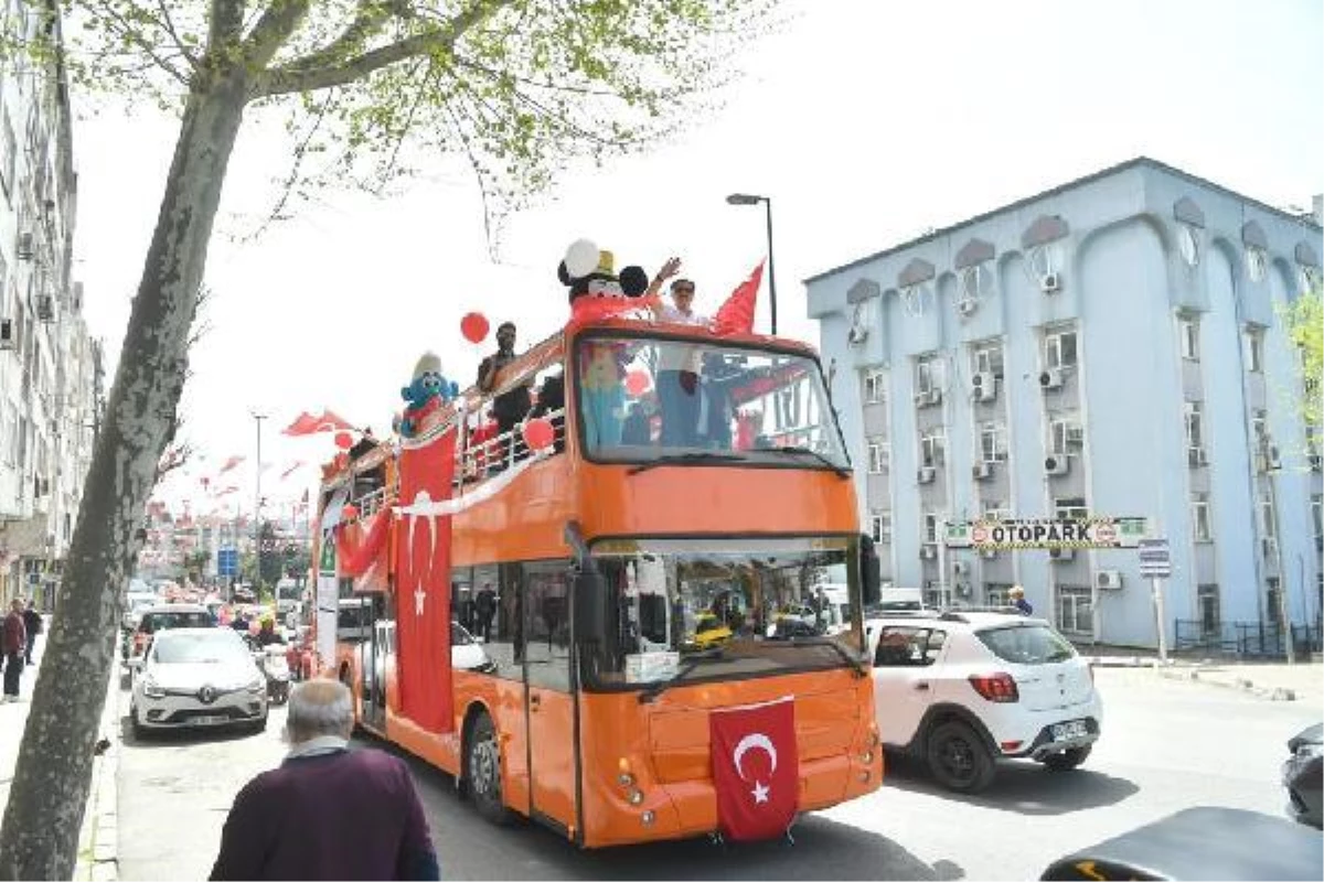 Bahçelievler\'de klasik araçlarla 23 Nisan konvoyu