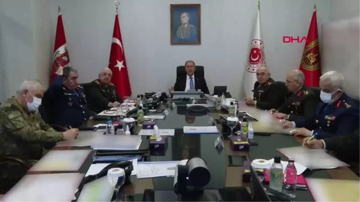 Bakan Akar, Pençe- Kilit Operasyonu harekat merkezinde