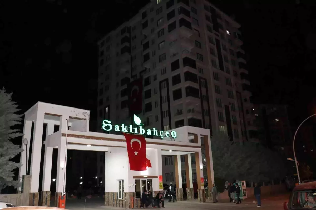 Son dakika: Bakan Kurum\'dan şehit ailesine taziye ziyareti