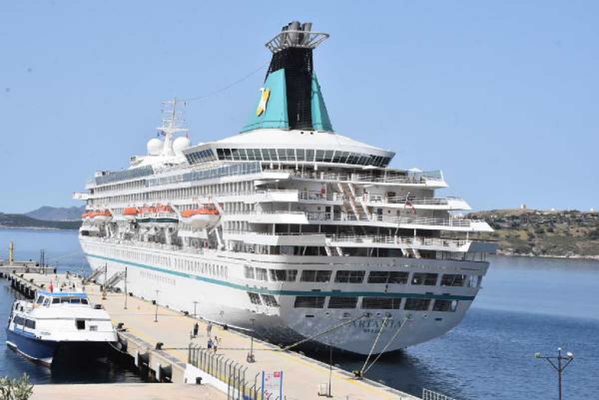 Bodrum\'a sezonun ilk kruvaziyeri 526 turist getirdi