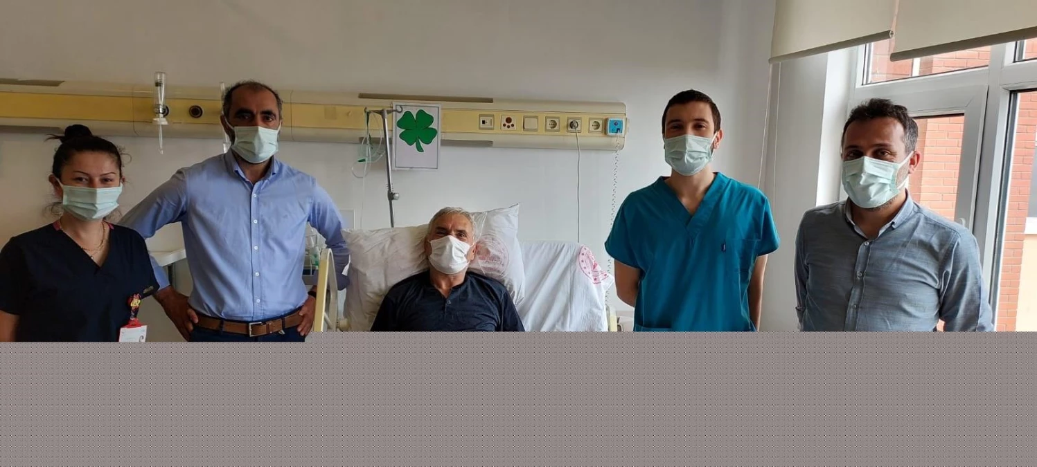 Bolu\'da akciğerinde 5 yıldır lades kemiği bulunan kişi ameliyat edildi