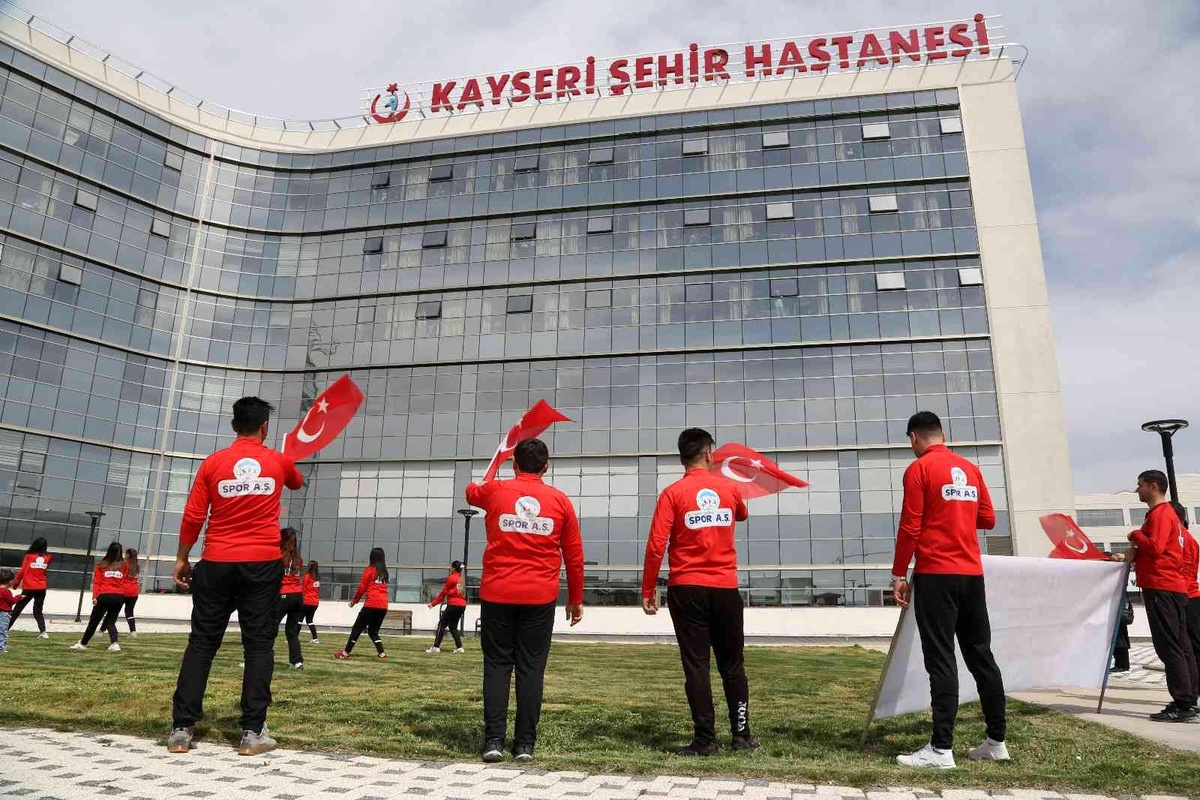 Kayseri\'de 23 Nisan Ulusal Egemenlik ve Çocuk Bayramı çeşitli etkinliklerle kutlandı