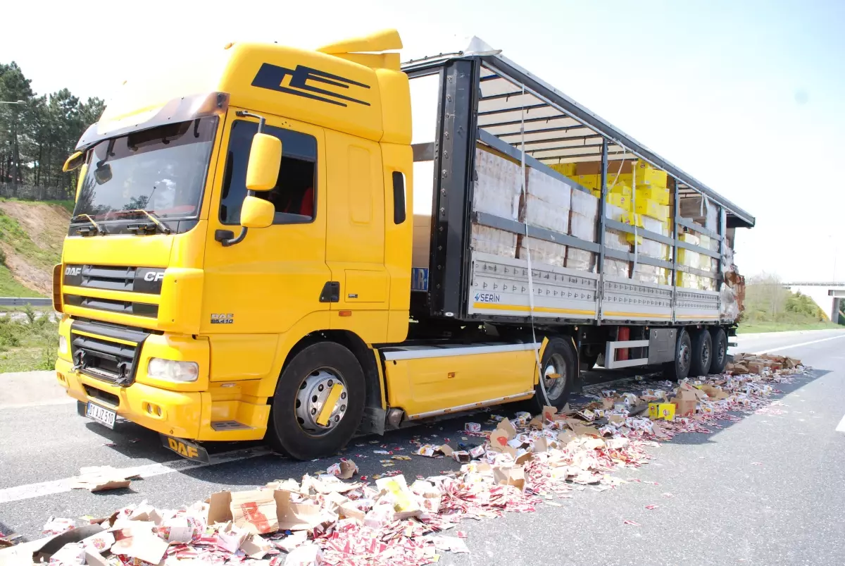 Son dakika haber... Çekmeköy\'de 2 tırın karıştığı kazada sürücülerden biri hafif yaralandı