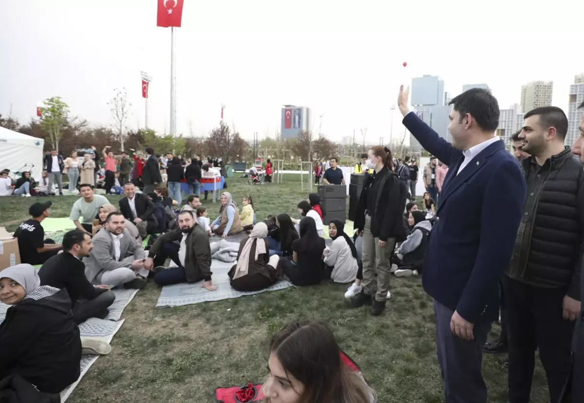 Çevre, Şehircilik ve İklim Değişikliği Bakanı Kurum, gençlerle iftarda buluştu Açıklaması