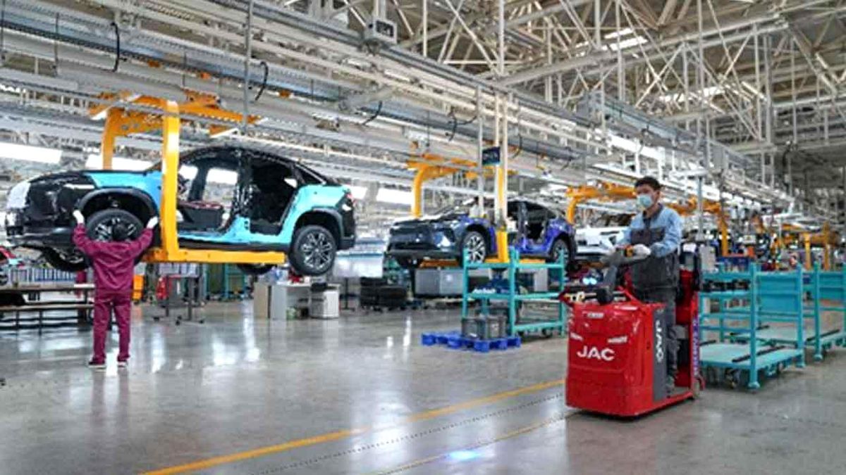 Çinli Otomotiv Üreticisi Nıo\'nun Üssünde Bir Üretim Hattı