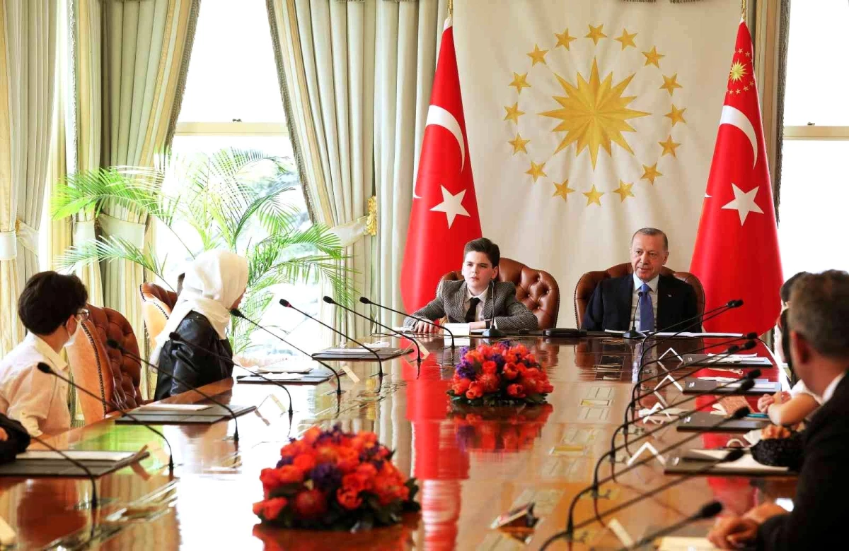 Cumhurbaşkanı Erdoğan, Vahdettin Köşkü\'nde 23 Nisan dolayısıyla çocukları kabul etti