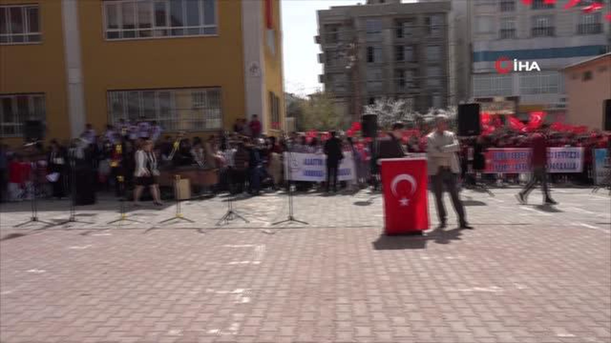 Erciş\'te 23 Nisan Ulusal Egemenlik ve Çocuk Bayramı coşkusu