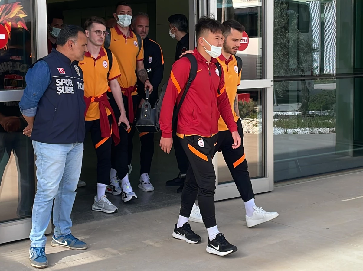 Galatasaray kafilesi İzmir\'e geldi