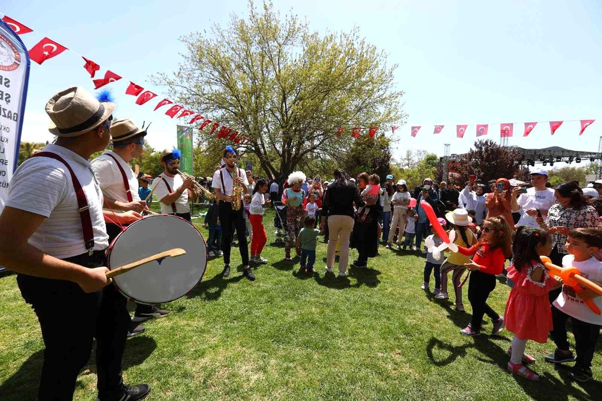Gaziantepli çocuklar 23 Nisan\'ı Masal Park\'ta kutladı