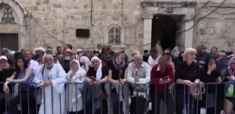 İsrail, Kıyamet Kilisesi'nde 'kutsal ateş' ayinine katılmak isteyen bazı Hristiyanları engelledi (2)