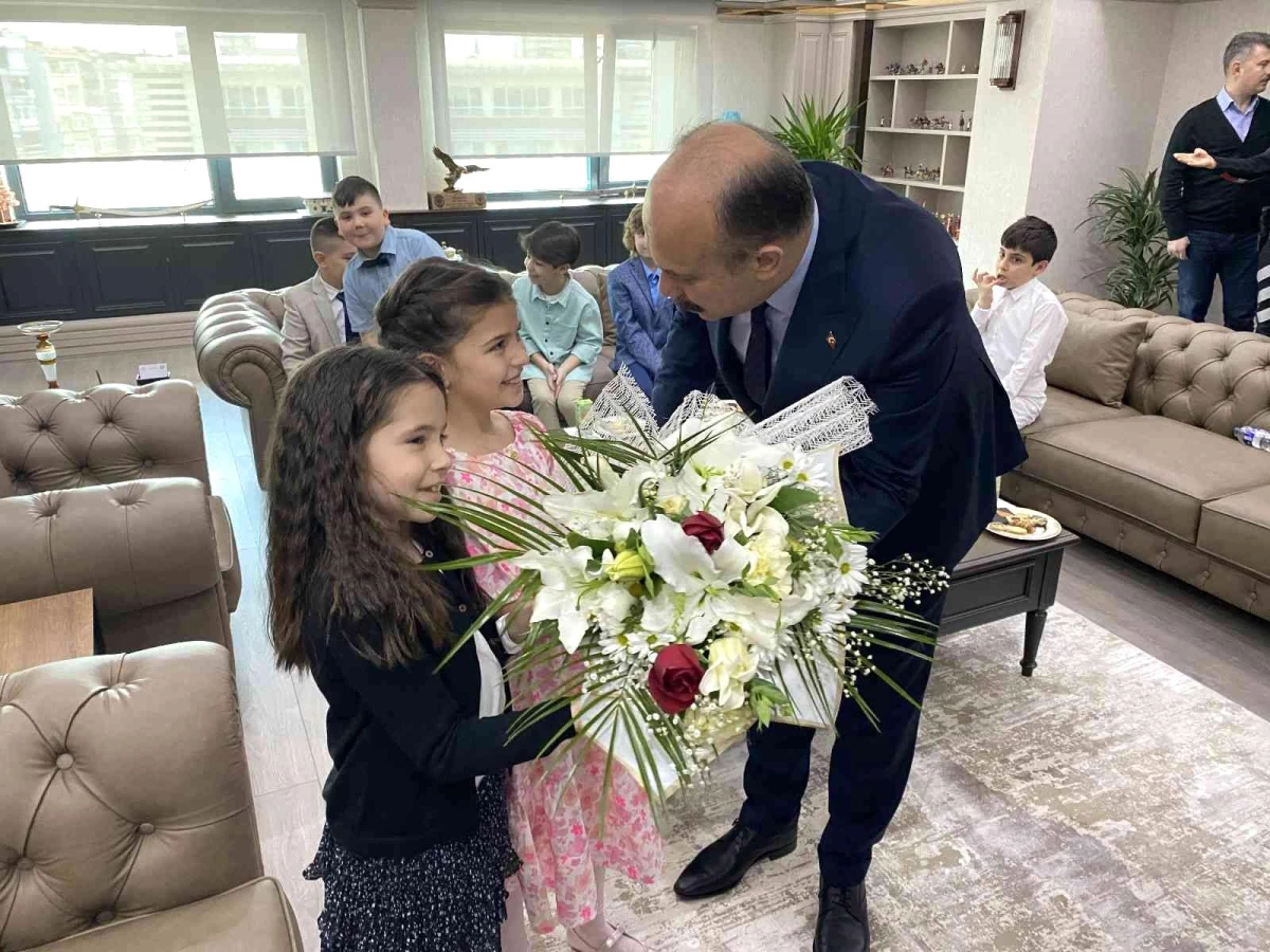 İstanbul İl Emniyet Müdürü Aktaş, 23 Nisan\'da koltuğunu çocuklara devretti