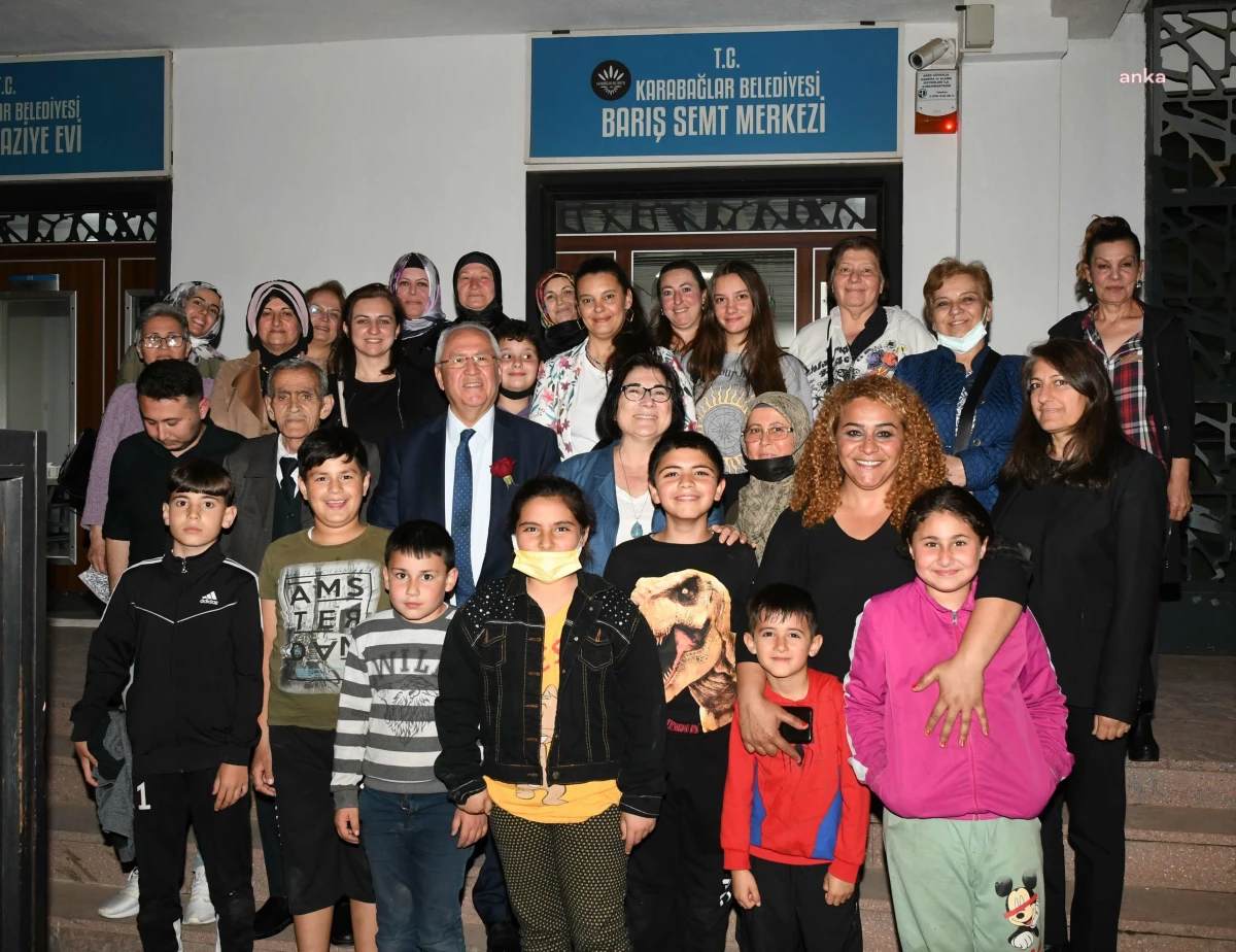Karabağlar Belediyesi Barış Semt Merkezi\'nin Kursiyer Kadınlarından İftar