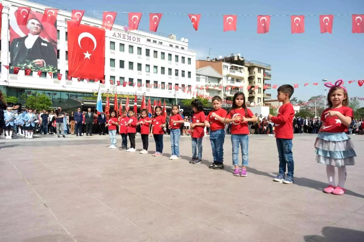 Manisa\'da korona virüs sonrası ilk 23 Nisan kutlandı