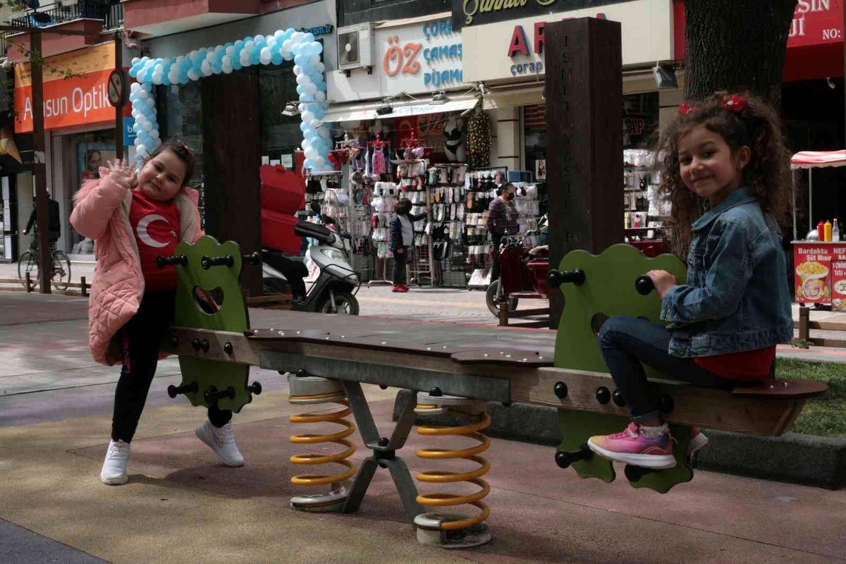 Oyun parkları bayram coşkusuyla doldu taştı