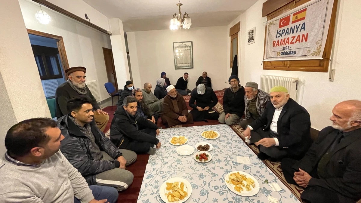 Sadakataşı Derneği Endülüs\'te satın alınarak Müslümanlara devredilen camide iftar verdi