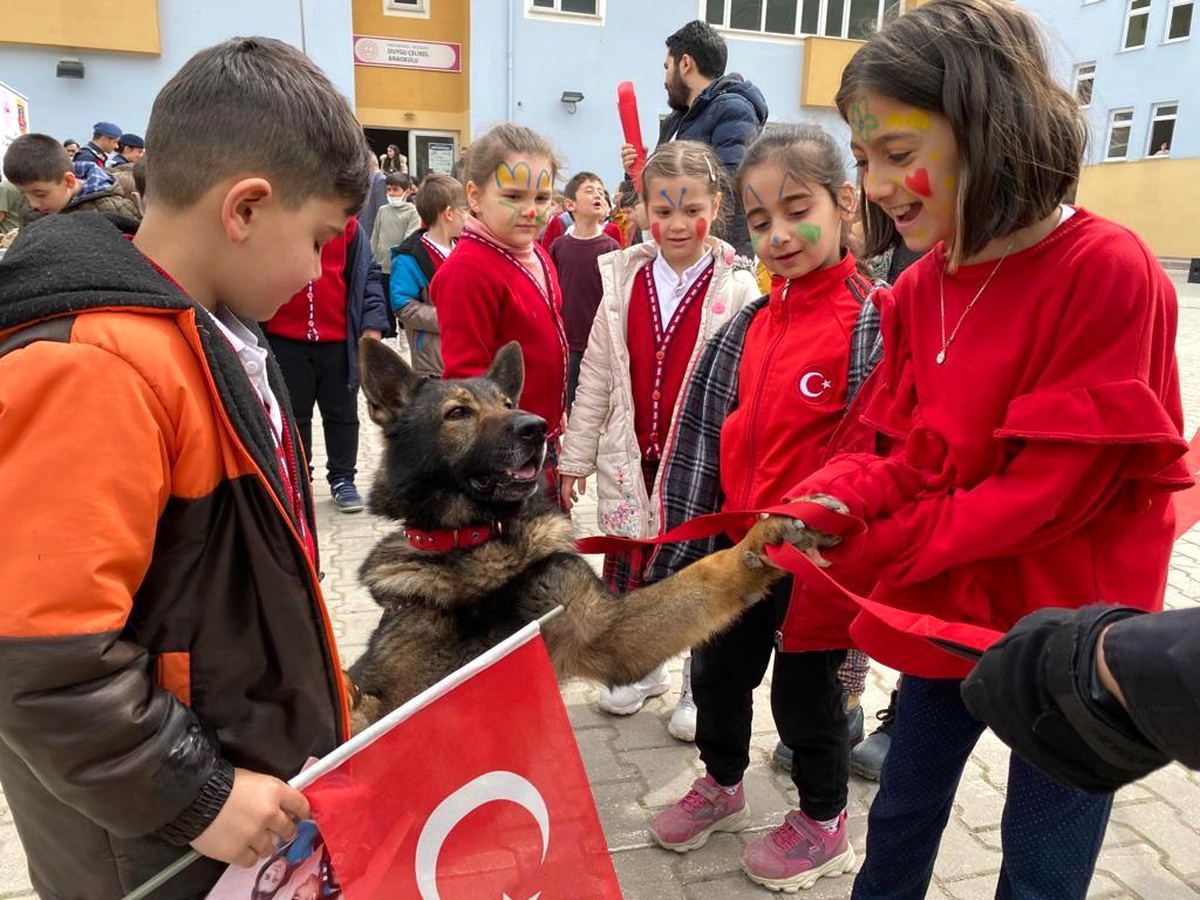 Son Dakika | Sel bölgesindeki çocukların 23 Nisan coşkusu