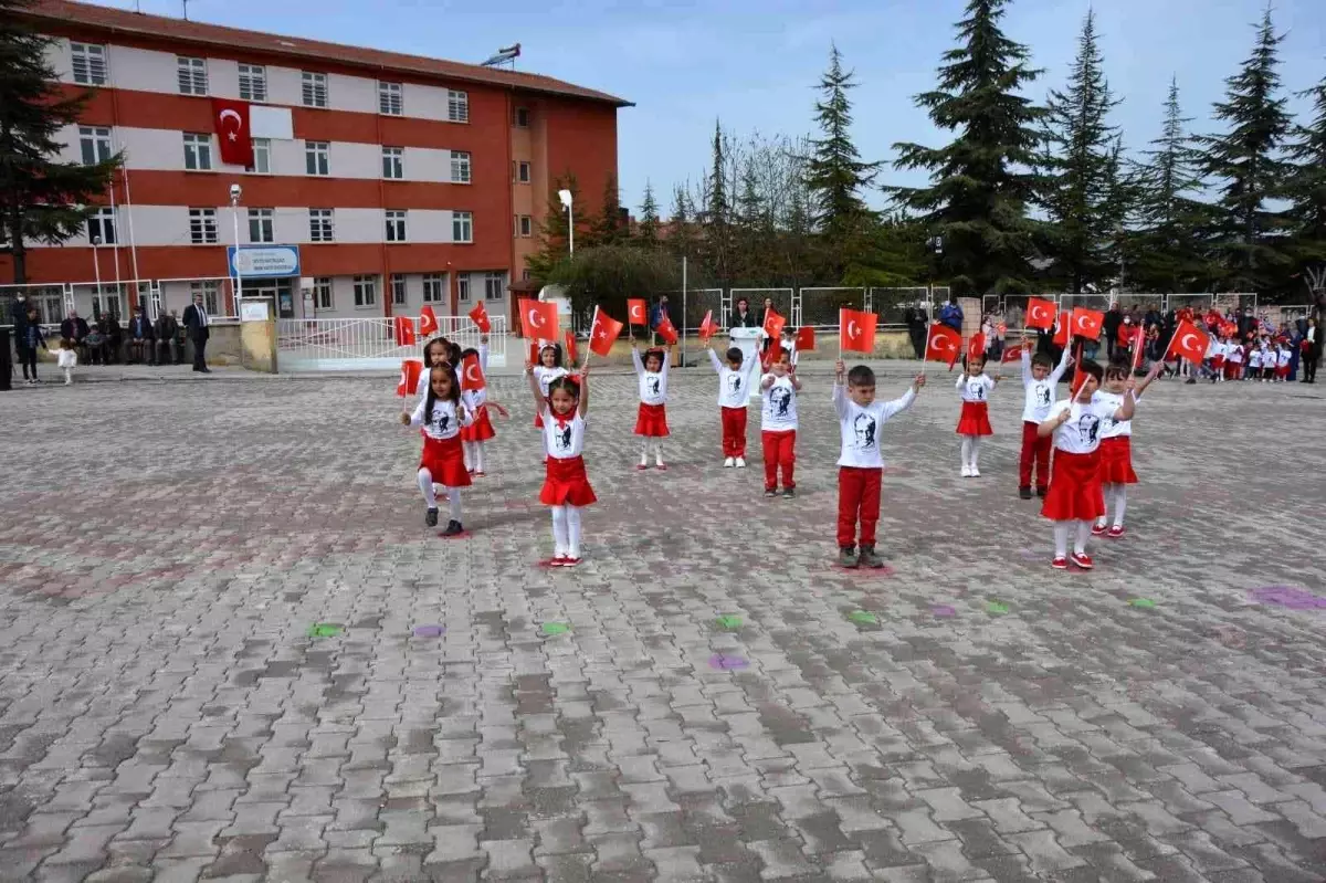 Seyitgazi\'de de 23 Nisan Ulusal Egemenlik ve Çocuk Bayramı coşkuyla kutlandı