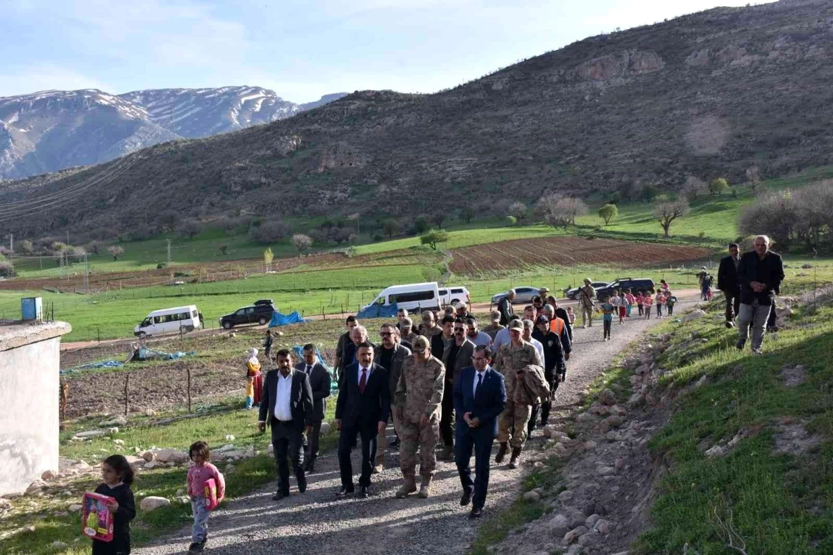 Siirt Valisi Hacıbektaşoğlu, Siirt-Şırnak sınırında vatandaşlarla bir araya geldi