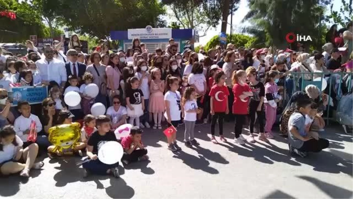 Silifke\'de Türk, Rus ve Suriyeli çocuklar 23 Nisan coşkusunu birlikte yaşadı