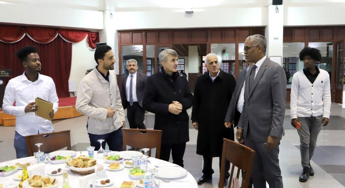 Sudan Büyükelçiliği ataşeleri DPÜ'nün iftarına katıldı