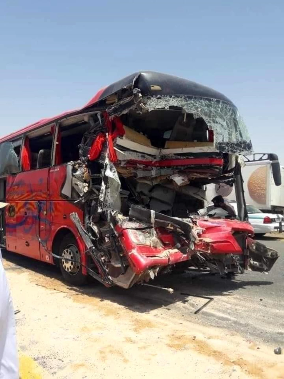 Son dakika haber: Suudi Arabistan\'da otobüs kazası: 8 ölü