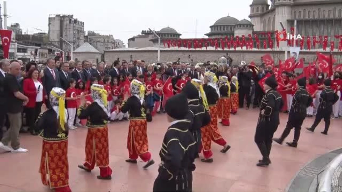 Taksim\'de 23 Nisan coşkusu