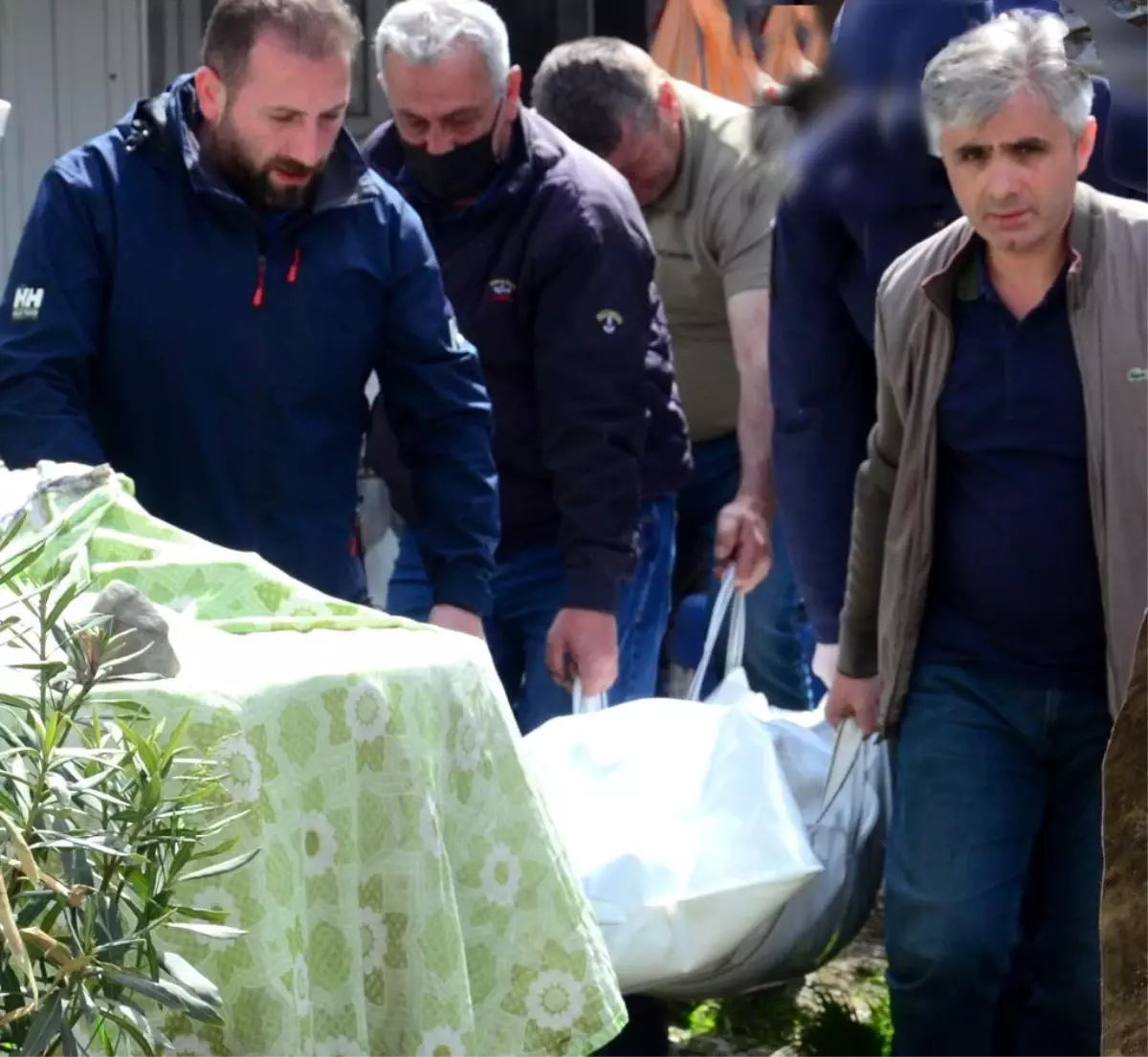 Trabzon\'da depoda bekçilik yapan kişi konteynerde ölü bulundu