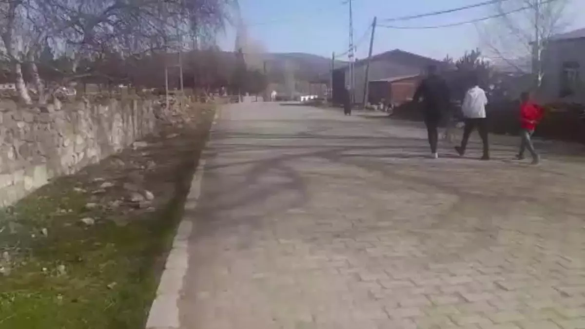 Türkiye'nin En Uzak Köylerinden Çamlıçatak'ta Çocuklar Dertli: Okula 5 Kilometre Yürüyoruz, Dönüşte Tarla ve Ahırda Ailemize Yardım Ediyoruz