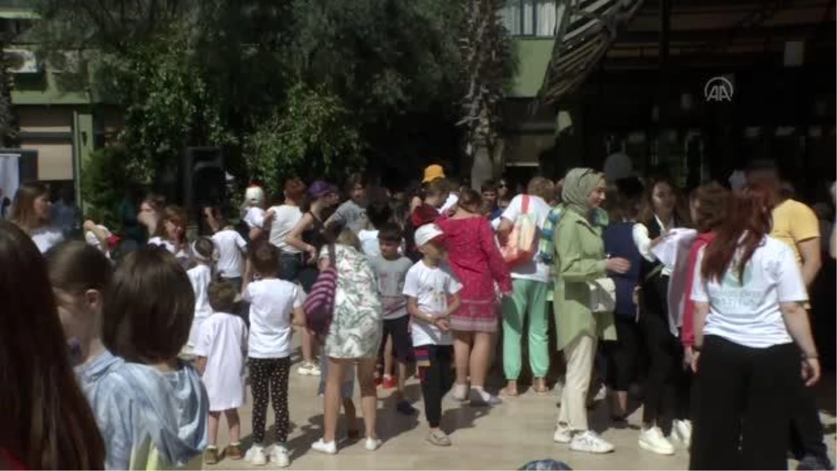 Ukraynalı yetimler, Türkiye\'de çocuk bayramı sevincine ortak oldu