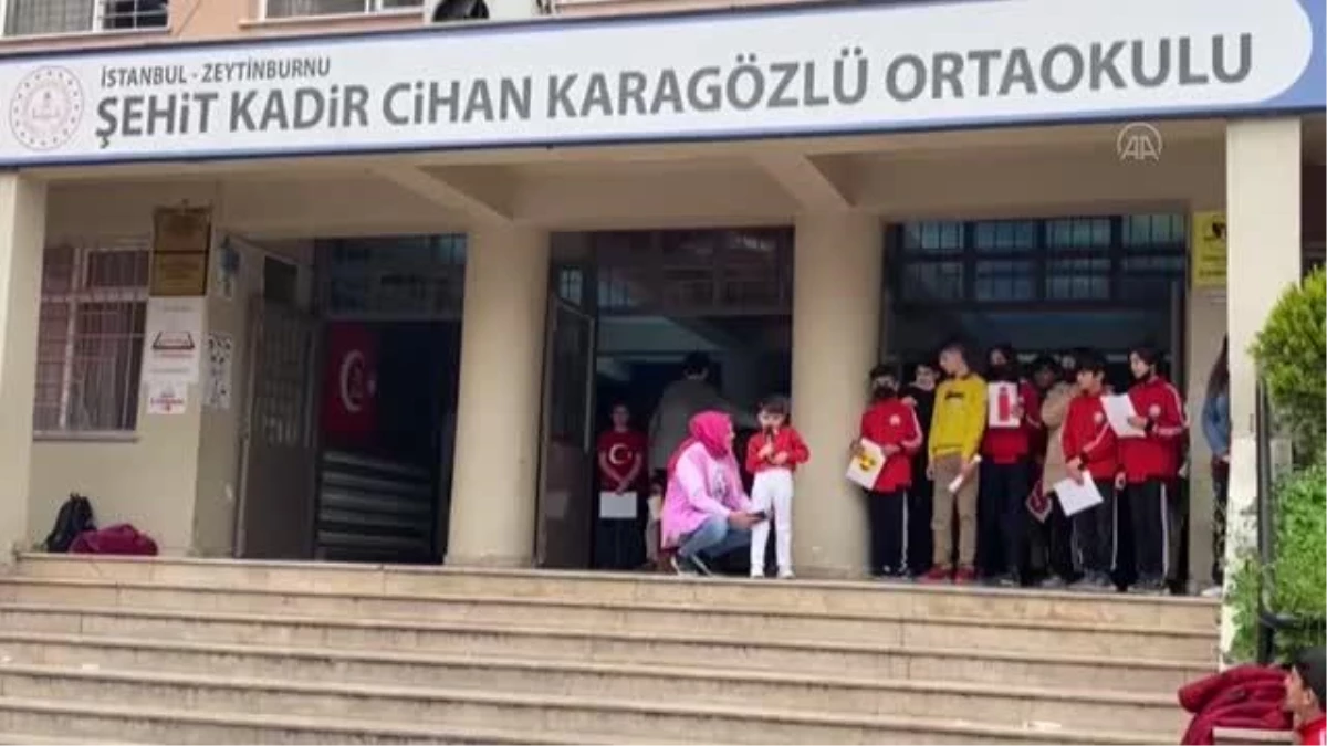 Vezneciler şehidinin oğlu, babasının adının verildiği okulda 23 Nisan şiiri okudu