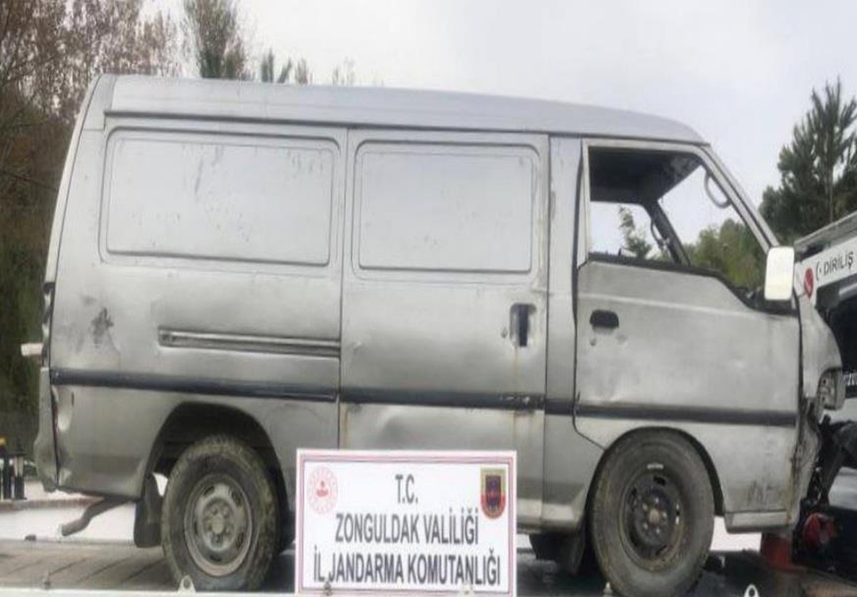 Zonguldak\'ta minibüs çaldıkları iddiasıyla 3 şüpheli tutuklandı