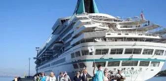 Çeşme'ye yaklaşık 3 yıl aranın ardından ilk kruvaziyer yanaştı