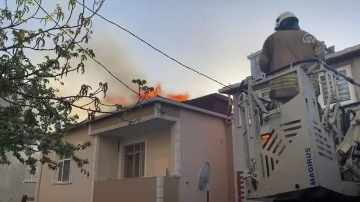 Son dakika haber... Ataşehir\'de 3 katlı binada çıkan yangın söndürüldü