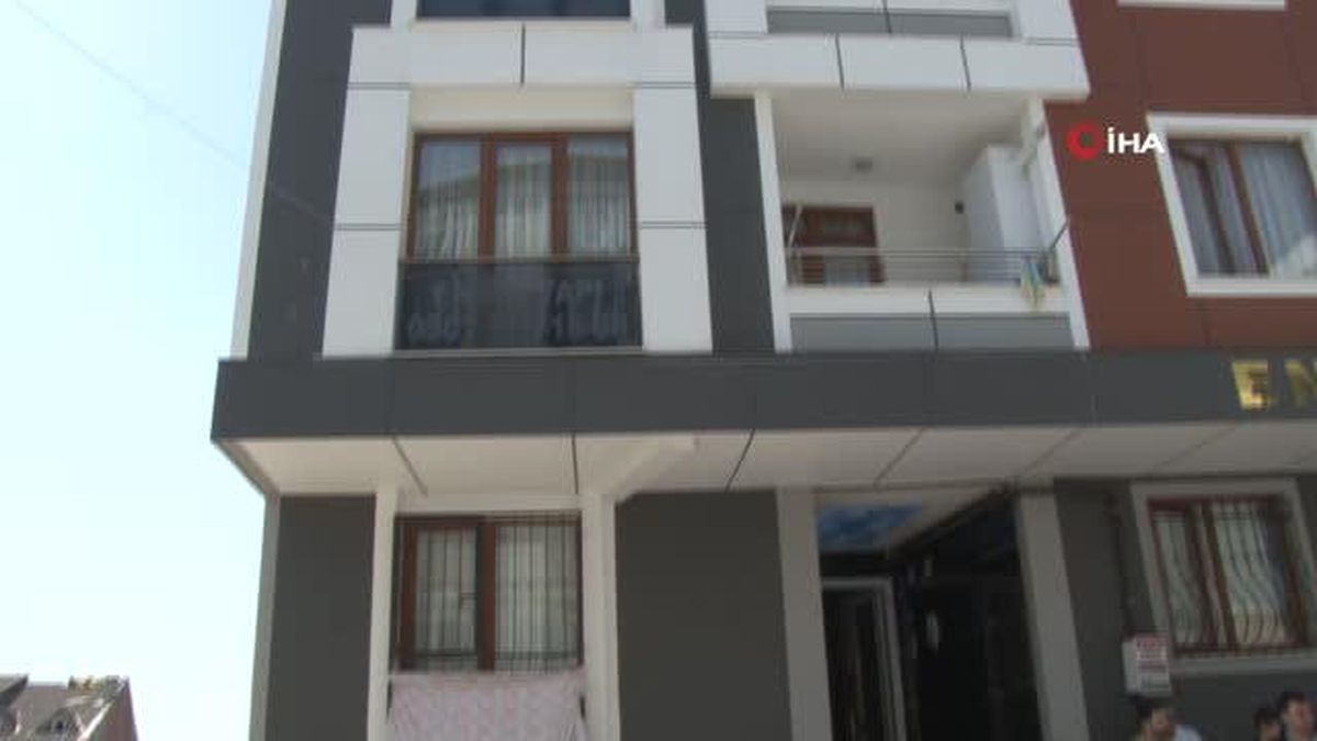 Başakşehir'de tartıştığı karısını çocuklarının önünde boğazından keserek öldürdü